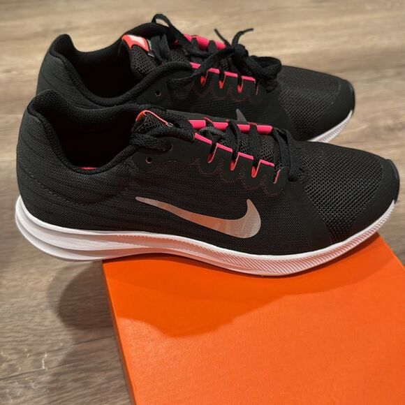 Nike Women's Black and Pink Running Shoes - Picture 5 of 10